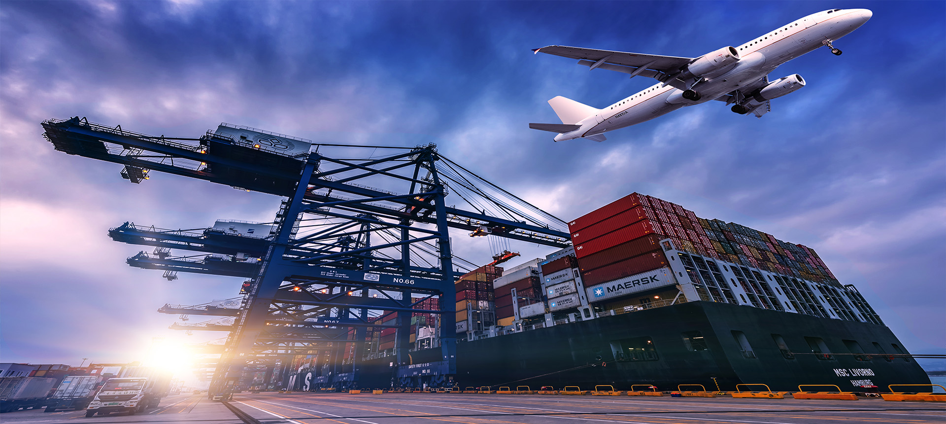 擺動式裝船機_門座起重機銷售廠家_河南港泰