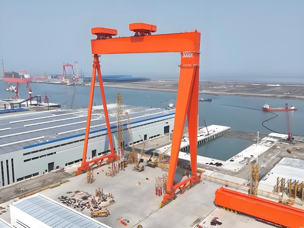 造船門式起重機